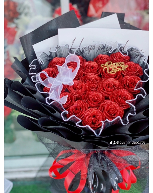 Bó hoa trái tim màu đỏ sang trọng 