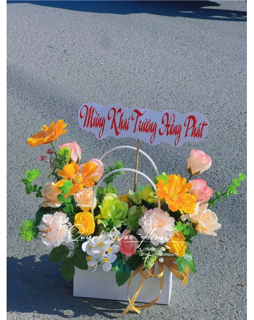 Giỏ hoa sáp tone cam xanh lá