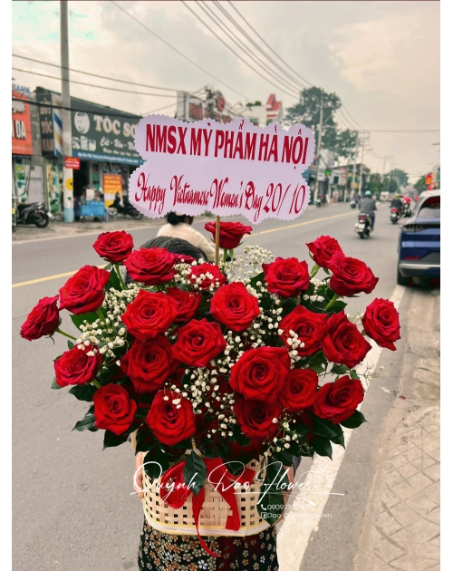 Giỏ hoa hồng đỏ nhỏ