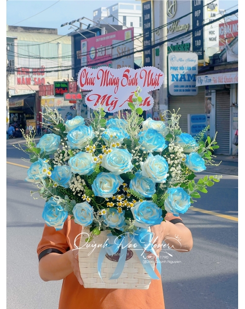 Giỏ hoa để bàn tone xanh dương 