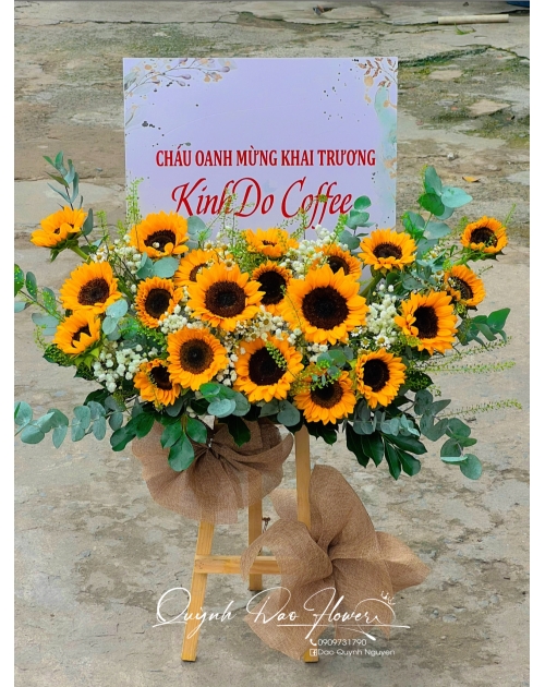 Kệ khai trương mini hoa hướng dương bảng fomex