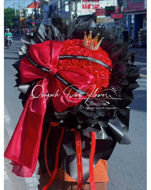 Bó hoa sáp đỏ tròn to kèm nơ to