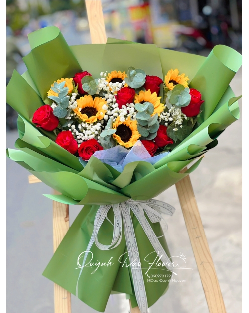 Bó hoa Hồng đỏ mix hướng dương 