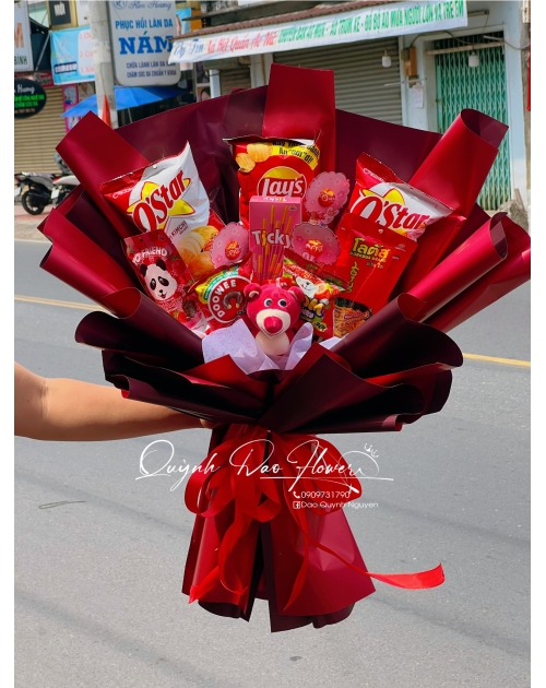 Bó hoa bánh màu đỏ