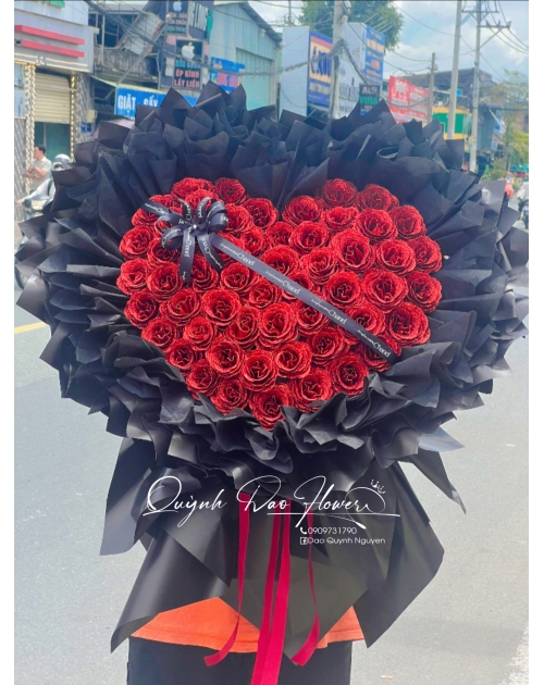 Bó hoa công chúa giấy đen sang trọng 