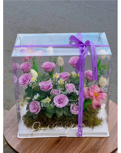 Hộp hoa sáp mica màu tím