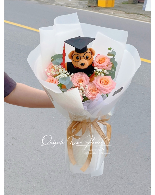 Hoa tốt nghiệp quận Bình Thạnh
