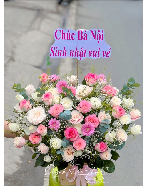 Giỏ hoa hồng mix tặng sinh nhật nội