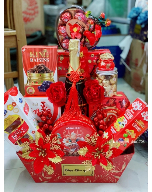 Giỏ quà Tết khai Xuân 