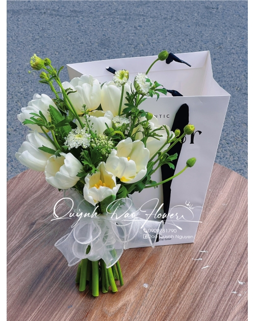 Bó hoa cưới tulip giá rẻ
