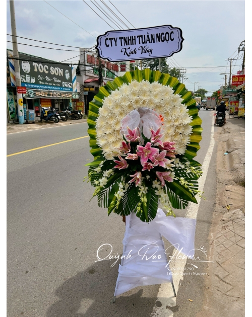 Kệ viếng hoa ly
