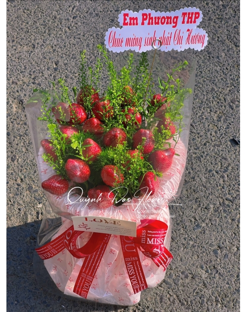 Bó hoa dâu tây thuận an