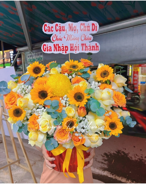 Giỏ hoa khai trương vàng sang trọng 