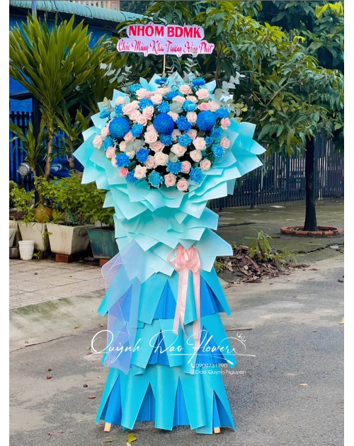 Kệ khai trương tone xanh mix cúc mẫu đơn 