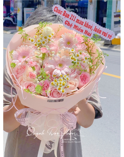 Bó hoa tươi màu hồng kiểu Hàn