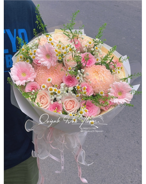 Bó hoa tròn tone hồng mix cúc mẫu đơn