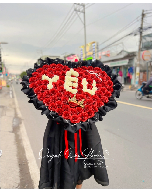 Bó hoa trái tim chữ yêu 