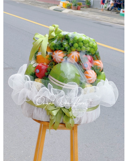Giỏ trái cây to viếng bà