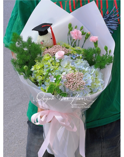 Hoa tốt nghiệp đại học , cao đẳng thủ Đức 