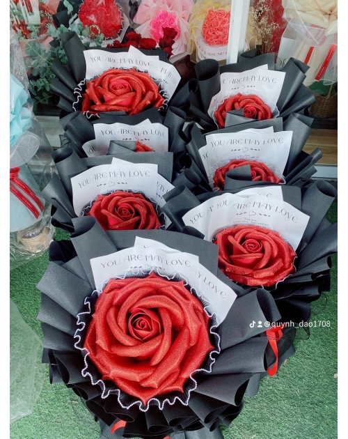 Bó hoa khổng lồ màu đỏ