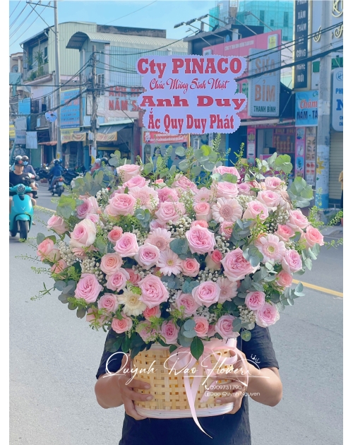 Giỏ hoa hồng khổng lồ Hóc môn 