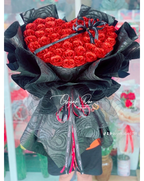 Bó hoa đỏ 50 bông sang trọng 
