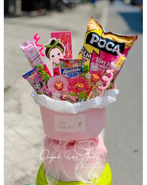 Bó hoa bánh giá rẻ cho bé 