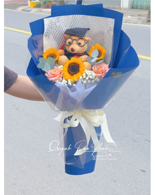 Hoa tốt nghiệp quận 12