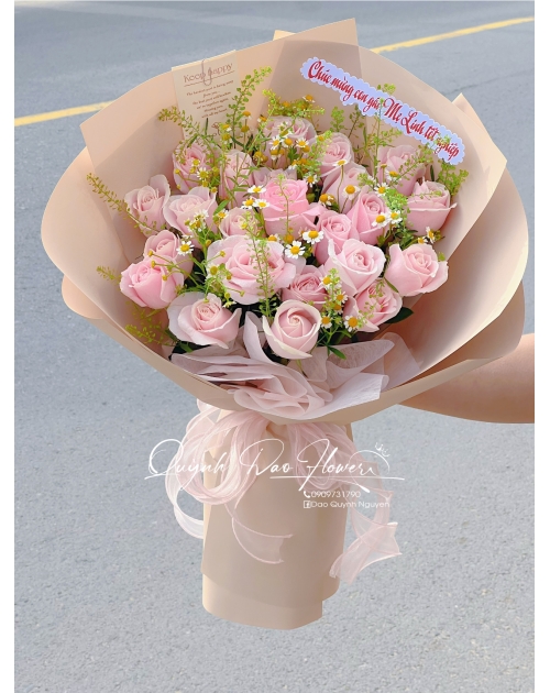 Bó hoa hồng dâu gần làng đại học 