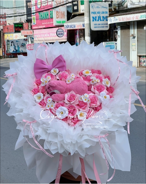 Bó hoa sáp trái tim kèm gấu dâu