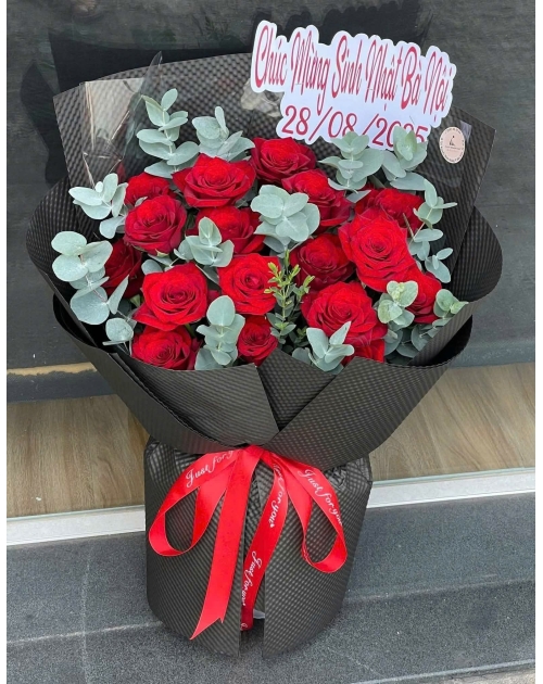 Hoa đỏ giấy đen đẹp 