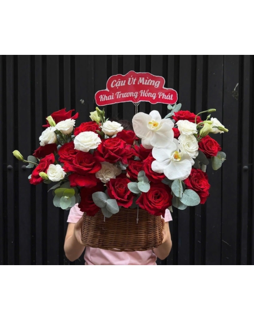 Giỏ hoa hồng mix lan hồ điệp tặng sếp