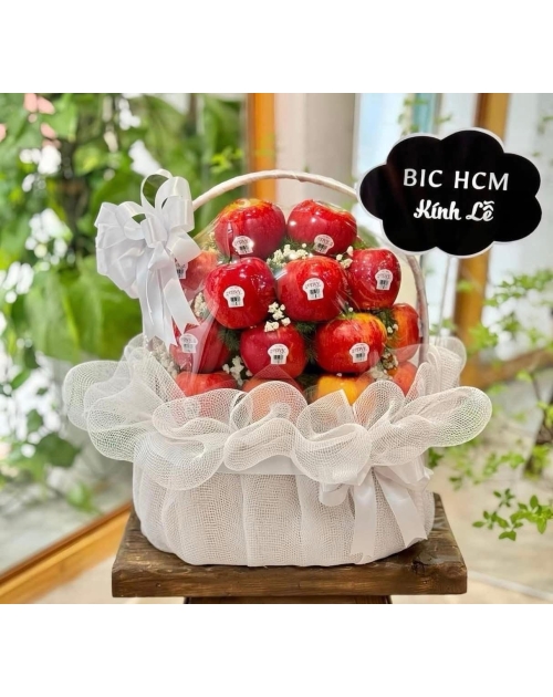 Giỏ trái cây táo kính viếng 