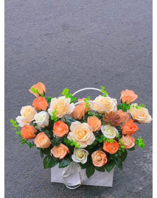 Giỏ hoa sáp vàng 