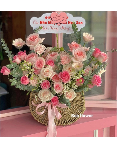 Giỏ mây hoa hồng 