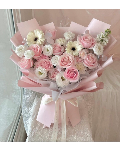 Bó hoa trắng hồng