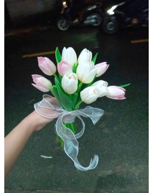 Bó hoa cưới tulip mix trắng hồng