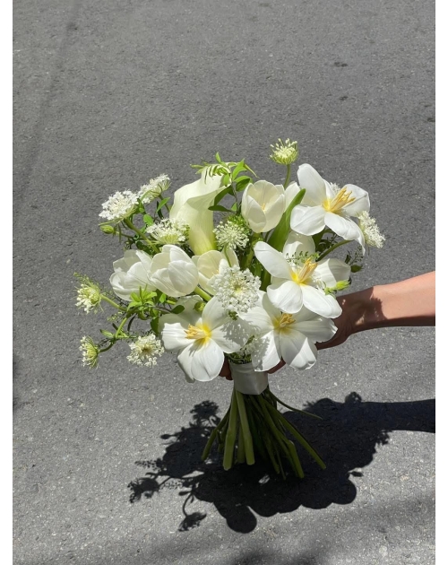Bó hoa cưới tulip mix calalili gần thuận an