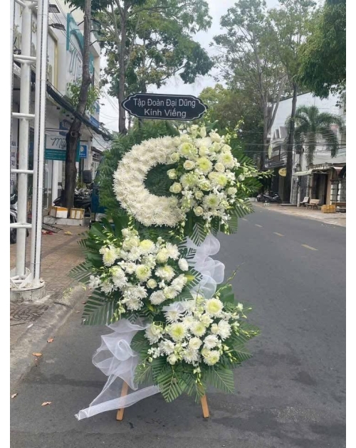 Hoa viếng 3 tầng 