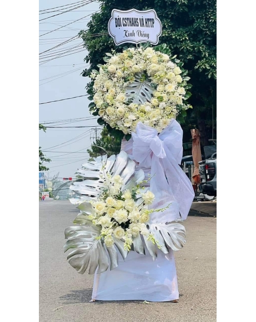 Kệ viếng tone trắng sang trọng 