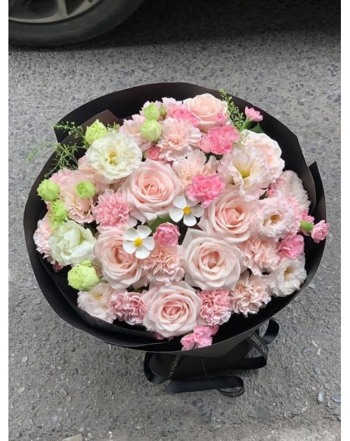 Bó hoa hồng mix giấy đen bình dương 