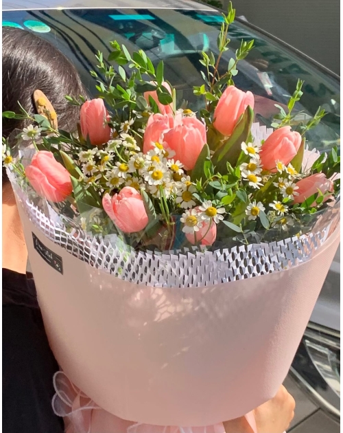 Bó hoa tulip mix cúc tana 