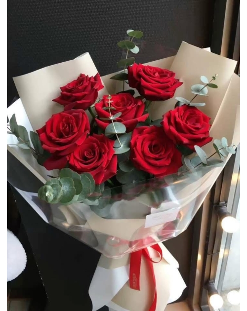 Bó hoa Hồng đỏ 7 bông nhỏ xinh 