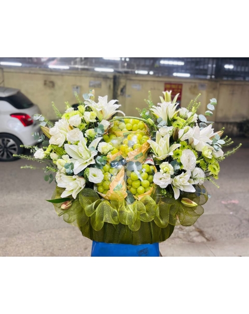Giỏ nho xanh mix hoa ly 