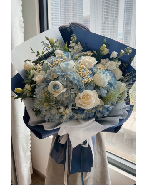 Bó hoa Cẩm Tú cầu xanh dương mix hoa hồng 