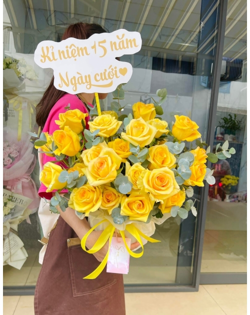 Giỏ hoa hồng màu vàng 
