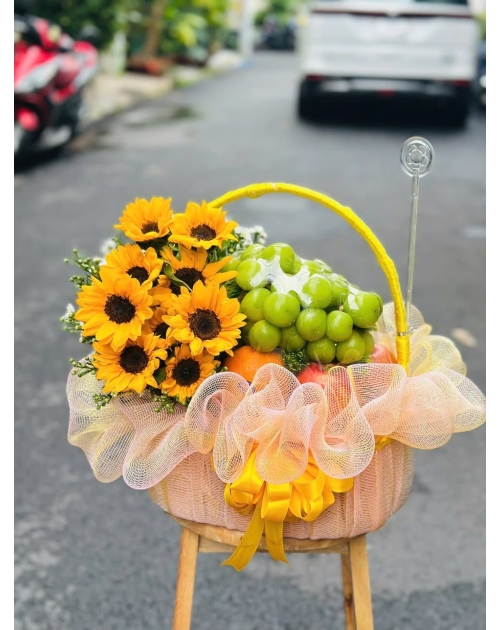 Giỏ trái cây mix hoa hướng dương  thủ Đức 