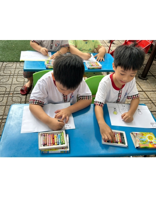 Giỏ hoa to tròn 100 bông 4 mặt hoa 