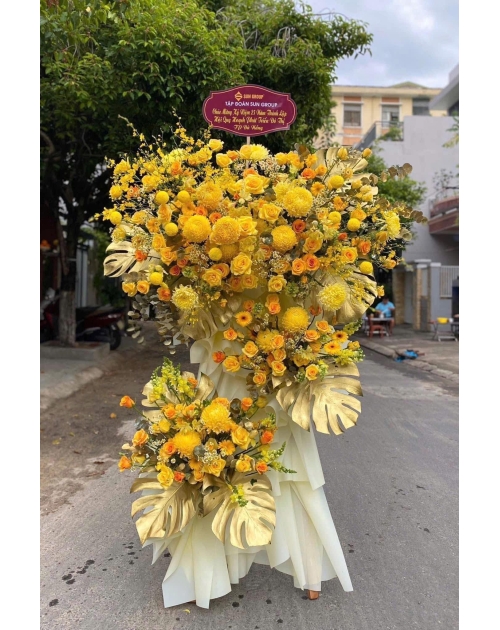 Kệ khai trương màu vàng to đẹp tặng đối tác 