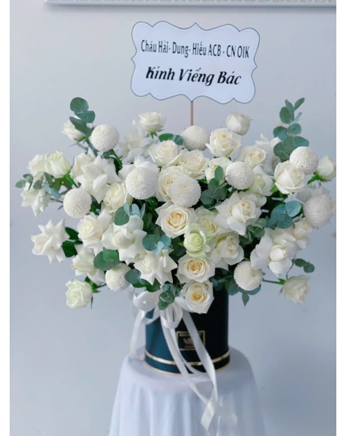 Giỏ hoa hồng trắng 